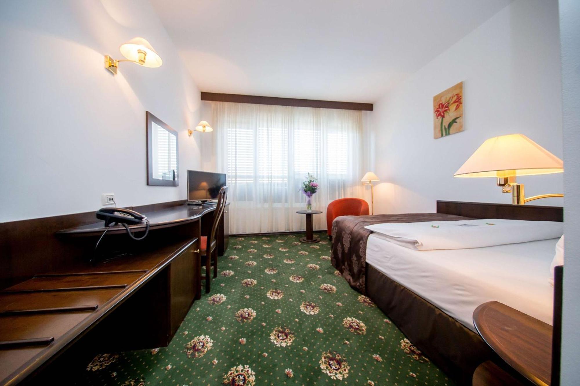 Best Western Central Hotel Arad Exteriör bild