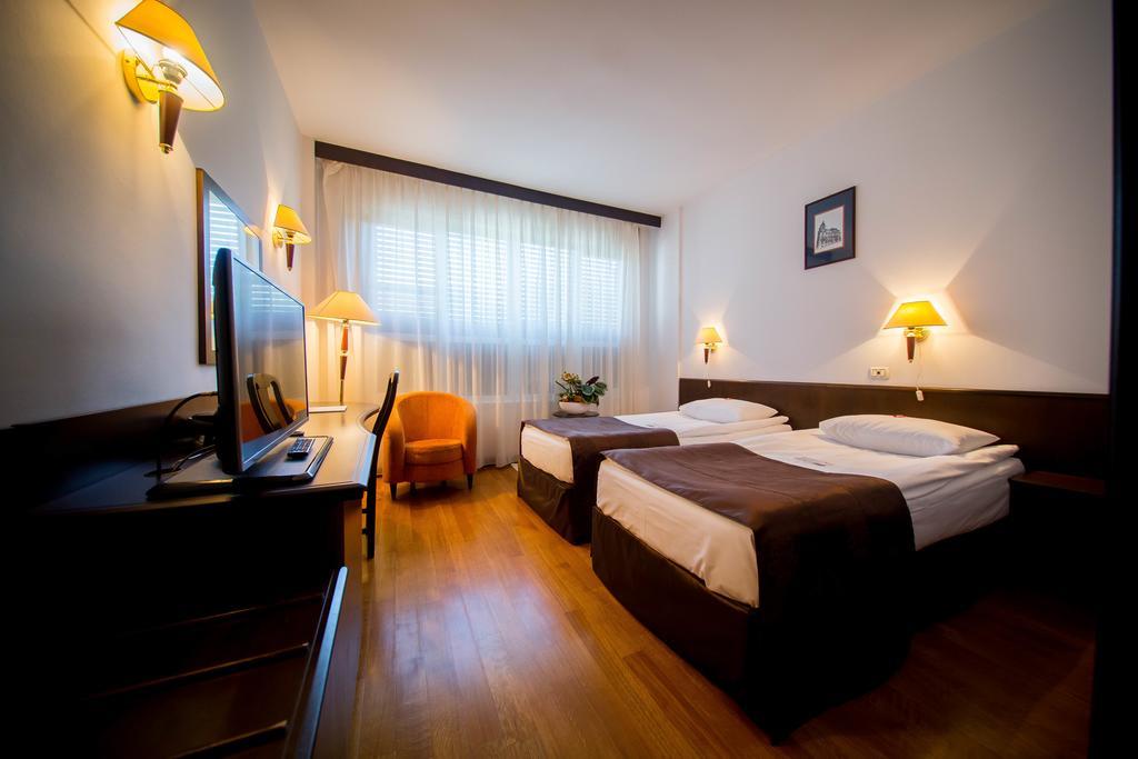 Best Western Central Hotel Arad Exteriör bild
