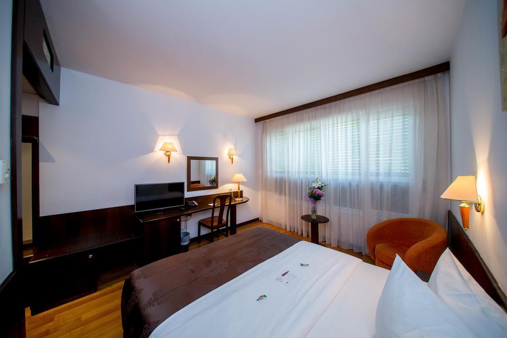 Best Western Central Hotel Arad Exteriör bild