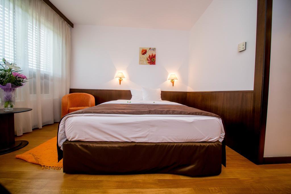 Best Western Central Hotel Arad Exteriör bild