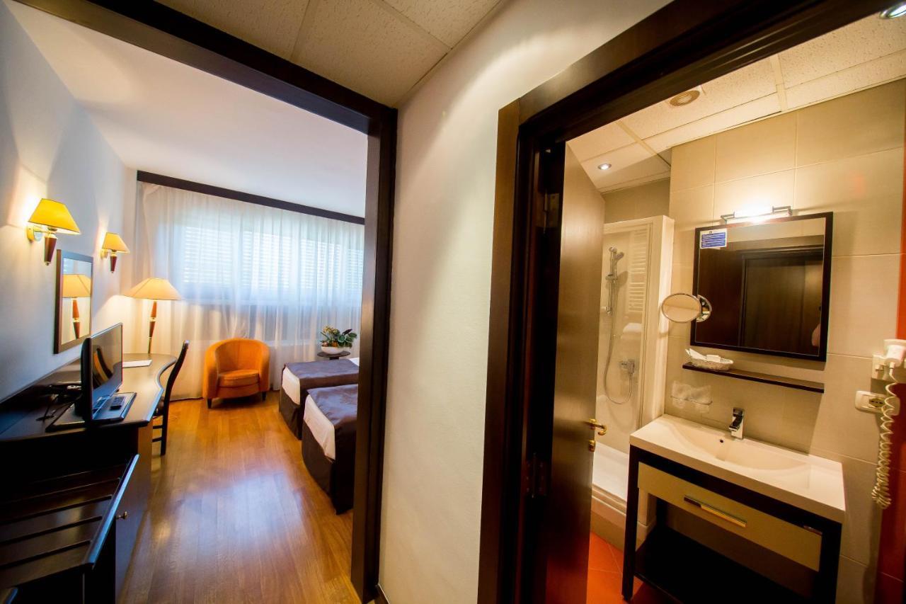 Best Western Central Hotel Arad Exteriör bild