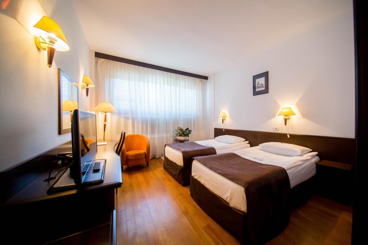 Best Western Central Hotel Arad Exteriör bild